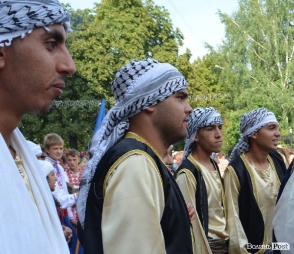 У центрі Луцька – співи і танці: стартувало «Поліське літо з фольклором». ФОТО