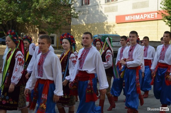 У центрі Луцька – співи і танці: стартувало «Поліське літо з фольклором». ФОТО