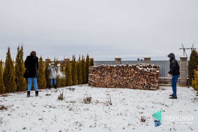 «Якби мали квартиру, одружилися б раніше»: в гостях у Вікторії Доманської та Сергія Стрихарчука. ФОТО*