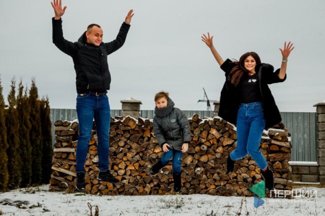 «Якби мали квартиру, одружилися б раніше»: в гостях у Вікторії Доманської та Сергія Стрихарчука. ФОТО*