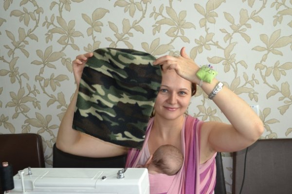 Луцькі матері шиють військовим балаклави