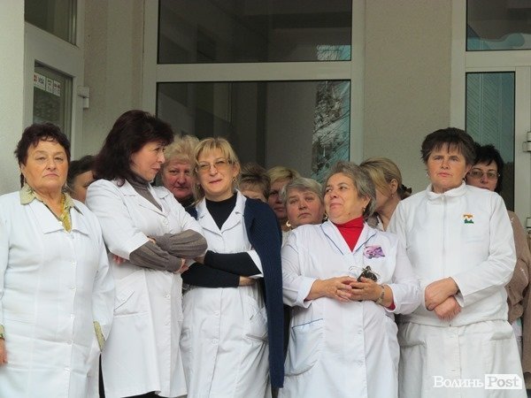 Дитяча поліклініка отримала дві нові «швидкі». ФОТО