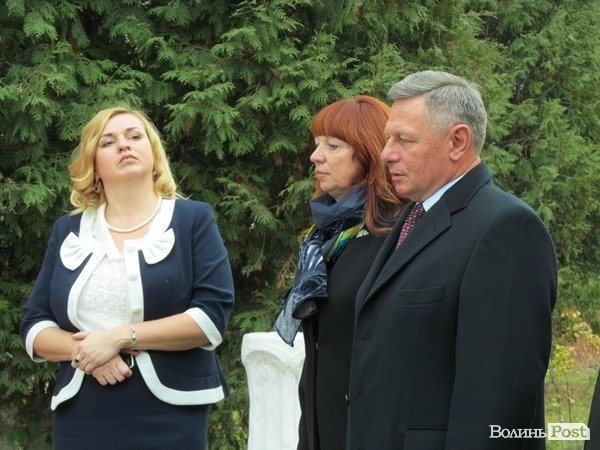 Дитяча поліклініка отримала дві нові «швидкі». ФОТО