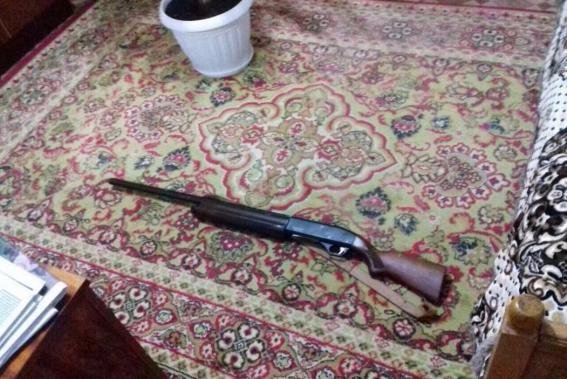 На Одещині чоловік взяв у заручники дружину та доньку