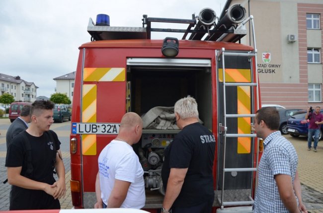 Волинська громада отримала нову пожежну машину від поляків. ФОТО