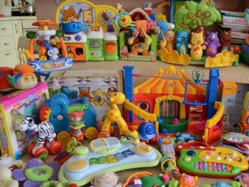 Вилучені на митниці іграшки передадуть дітям-сиротам на Волині