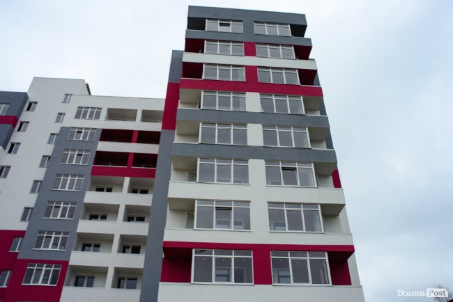 У Луцьку продовжують зводити яскраві оселі у ЖК «Caramel Residence». ФОТО*