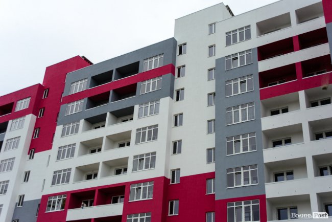 У Луцьку продовжують зводити яскраві оселі у ЖК «Caramel Residence». ФОТО*