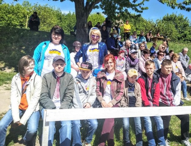 Вперше в Україні у змаганнях з кінного спорту взяли участь «сонячні» діти з Луцька. ФОТО