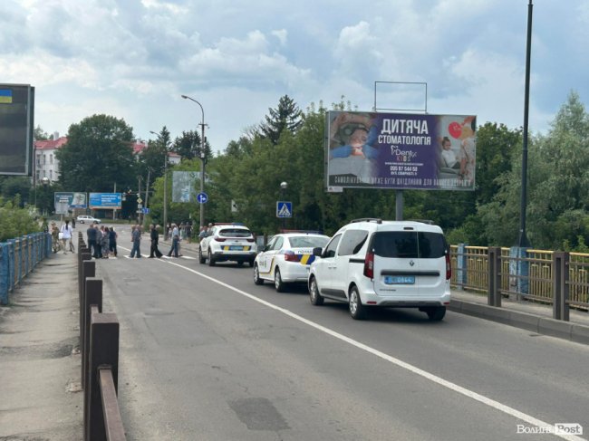 «Не можу змиритися з неправдою»: у Луцьку зупинили похорон воїна і перекрили дорогу, бо не вірять у його природну смерть