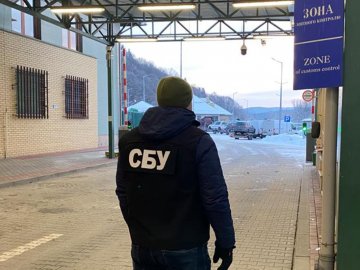 СБУ та ДБР проводять спільні обшуки на Волинській та ще семи митницях