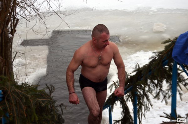Лід, ополонка та Йорданська вода: Водохреще у Луцьку 