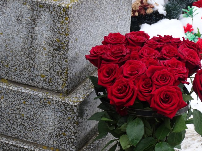 Осиротіли троє донечок: поховали Героя Юрія Марковського з Волині