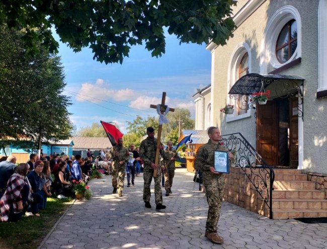 На Волині провели в останню дорогу 20-річного Героя Івана Перія