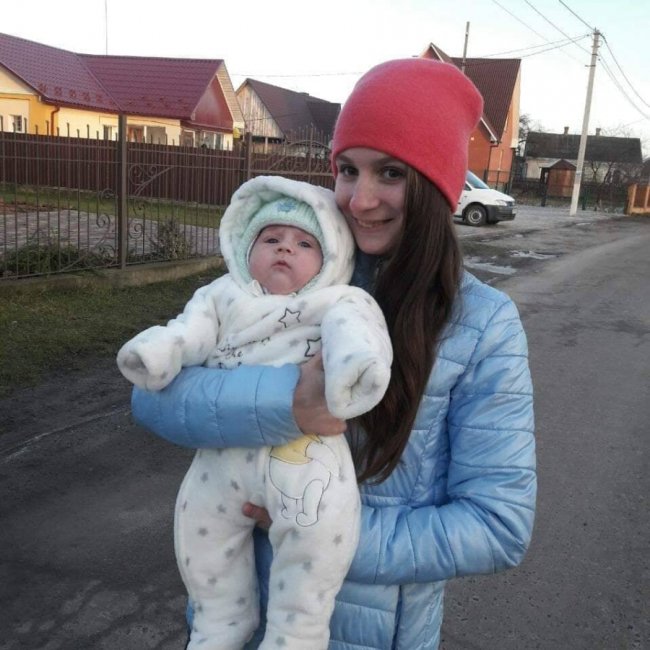 «Маленький син мріє, щоб мама взяла його на ручки»: молода жінка з Рівненщини потребує коштів на лікування