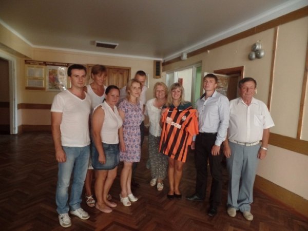 Відомий український футболіст першого вересня відвідав рідну школу в Луцьку. ФОТО