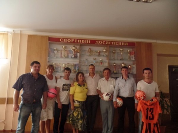 Відомий український футболіст першого вересня відвідав рідну школу в Луцьку. ФОТО