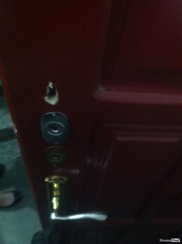 У Луцьку виселяють сім'ю за борги. ФОТО. ОНОВЛЕНО 