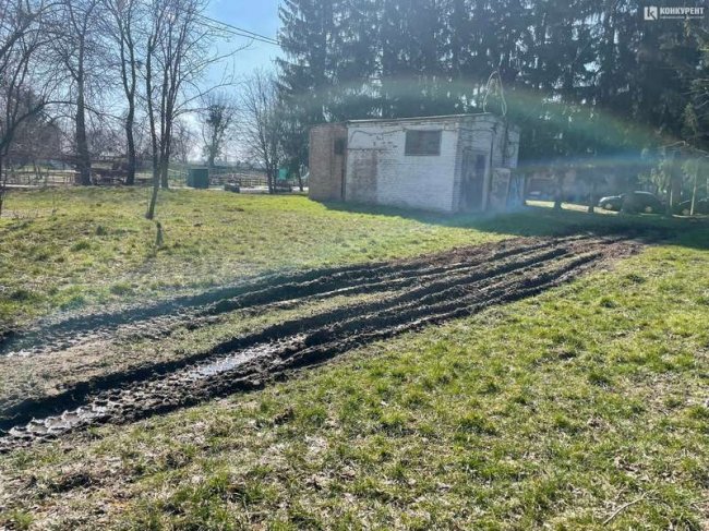 У луцькому парку розбирають атракціони. ФОТО