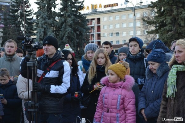 Лучанам передали Вифлеємський вогонь миру. ФОТО. ВІДЕО