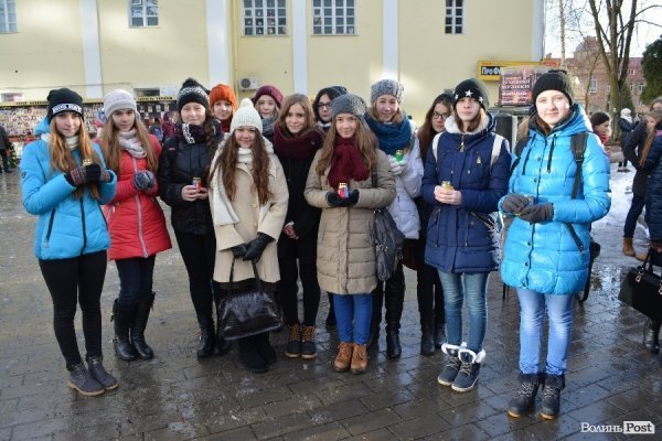 Лучанам передали Вифлеємський вогонь миру. ФОТО. ВІДЕО