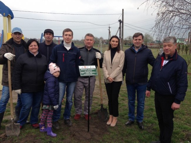 У Прилуцькому створили новий сквер, де висадили понад 600 саджанців