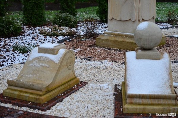 З сонячного годинника у Луцьку вкрали планету. ФОТО