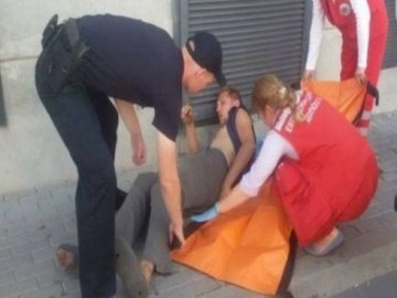 У Києві охоронці супермаркету побили відвідувача: потерпілий в реанімації, – ЗМІ 