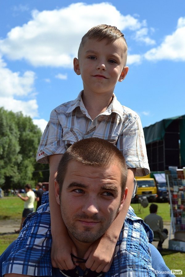 Діти  і «Бандерштат». ФОТО