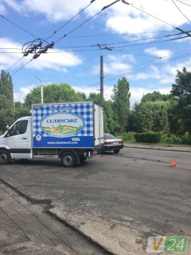 У Луцьку зіткнулись вантажівка та легковик. ФОТО