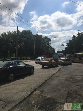 У Луцьку зіткнулись вантажівка та легковик. ФОТО