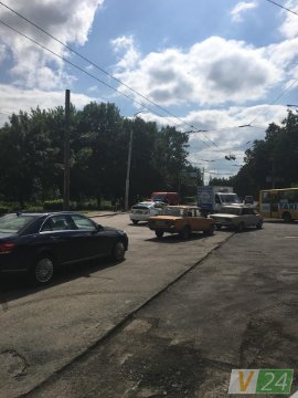 У Луцьку зіткнулись вантажівка та легковик. ФОТО