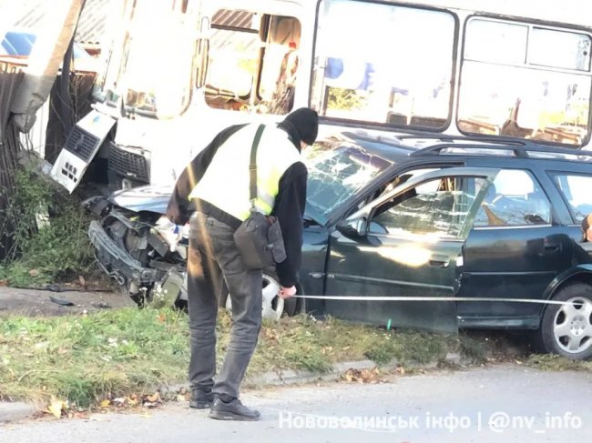 На Волині в пасажирський автобус врізався легковик : є постраждалі. ФОТО