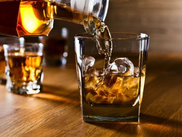 На Волині молодик крав з магазину елітний віскі