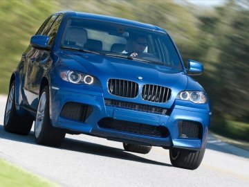 Міліція обіцяє розібратися з «крутеликом» на BMW X5, який ганяє Луцьком
