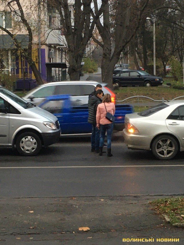 У Луцьку Mercedes влетів у Lexus. ФОТО. ВІДЕО