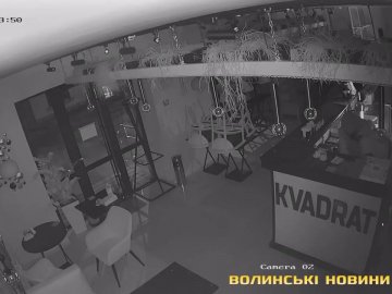 Пограбування кафе у Луцьку потрапило на відео