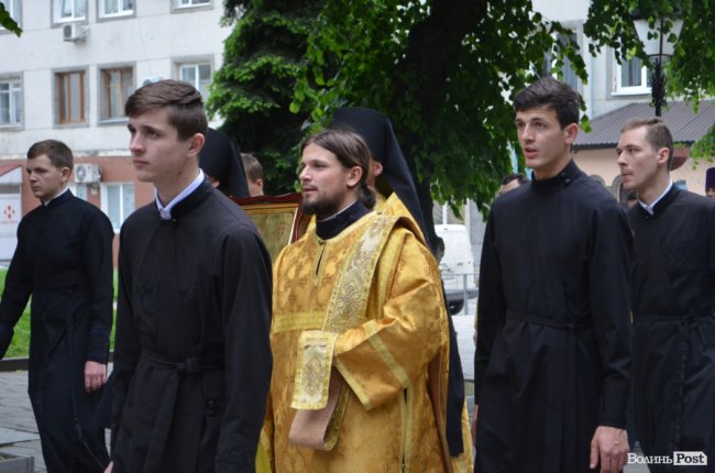 У Луцьку хресною ходою пройшли прихильники церкви Московського патріархату. ФОТО
