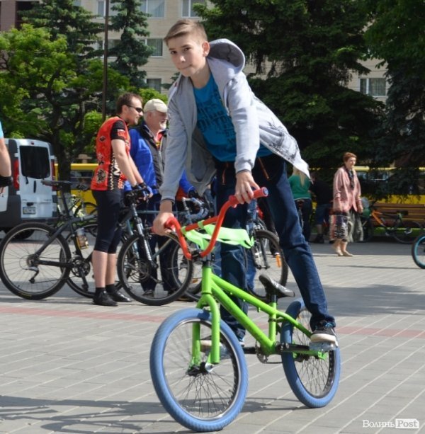 Велодень у Луцьку зібрав більше тисячі людей. ФОТО 
