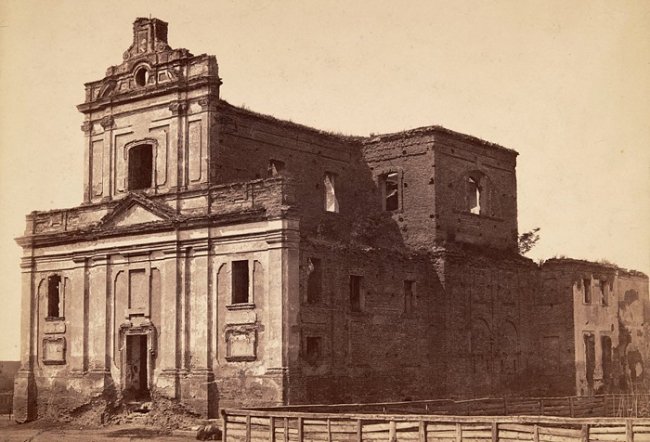 Показали унікальне фото неіснуючого луцького костелу та монастиря