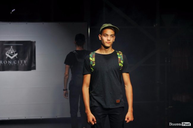 Свято краси і моди: як мийку в Луцьку перетворили на модний подіум