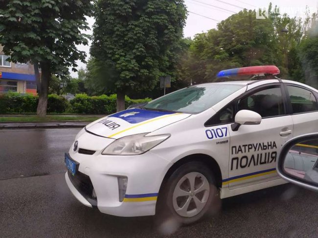 У Луцьку не поділили дорогу бус та легковик. ФОТО