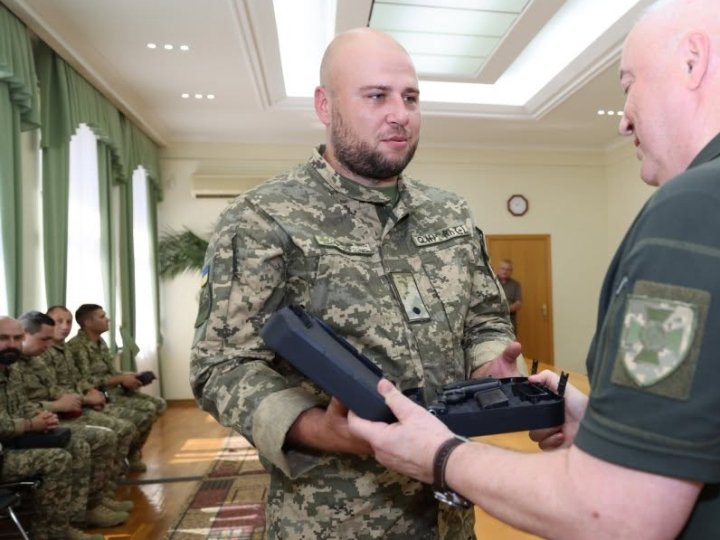 П'ятеро прикордонників з Волині отримали нагородну зброю. ФОТО