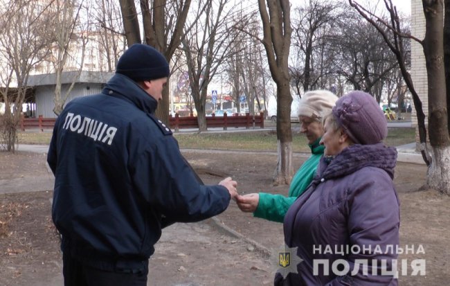 Волинські поліцейські роблять поквартирний обхід для знайомства з населенням. ВІДЕО
