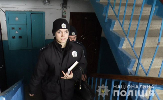 Волинські поліцейські роблять поквартирний обхід для знайомства з населенням. ВІДЕО