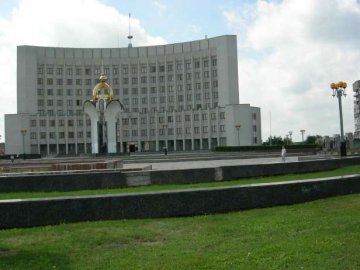 На Київському майдані у Луцьку реконструюють фонтан
