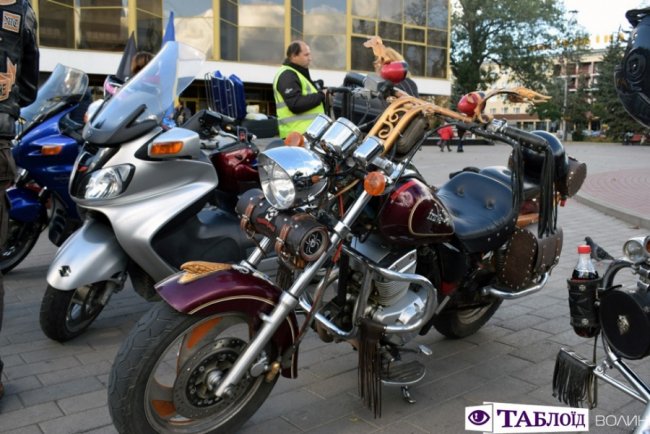 Байкери трьох країн зібралися в Луцьку, аби закрити мотосезон. ФОТО