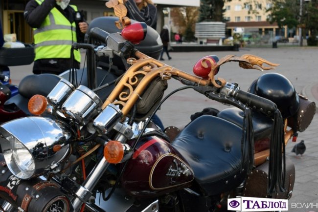 Байкери трьох країн зібралися в Луцьку, аби закрити мотосезон. ФОТО