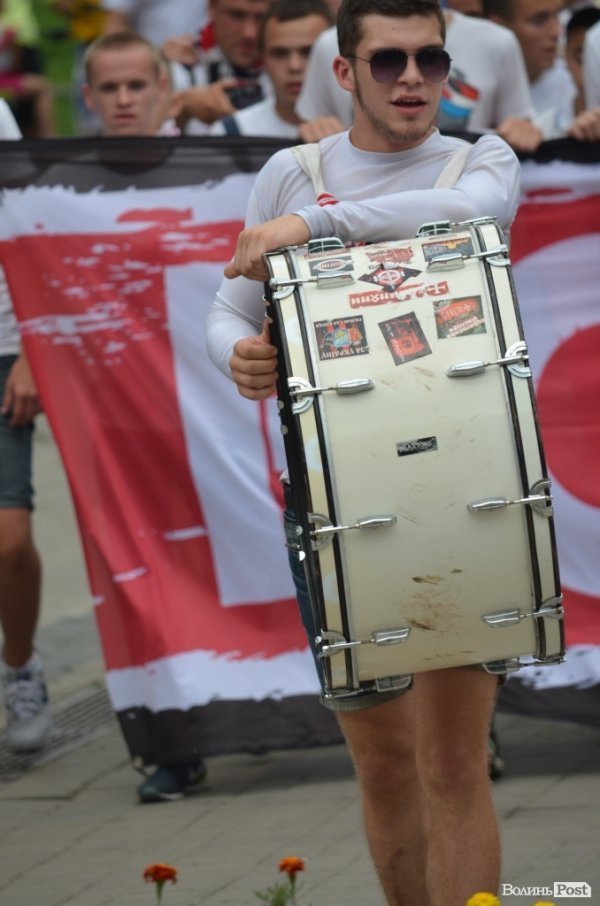 Фанати «Волині» «задимили» центр Луцька. ФОТО