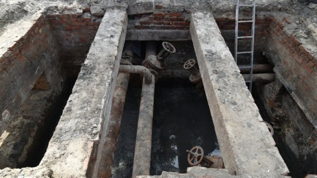 На Відродження у Луцьку триває ремонт тепломережі, яку експлуатують 35 років